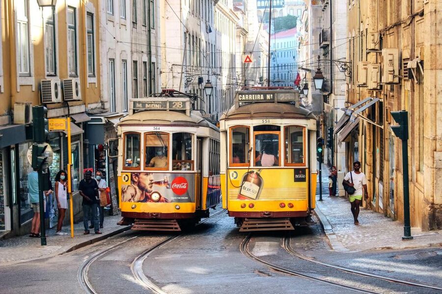 Lisbon: Tram 28 Entry Ticket & Audio Guide with 24-Hour Pass - Using the audio guide without frustration