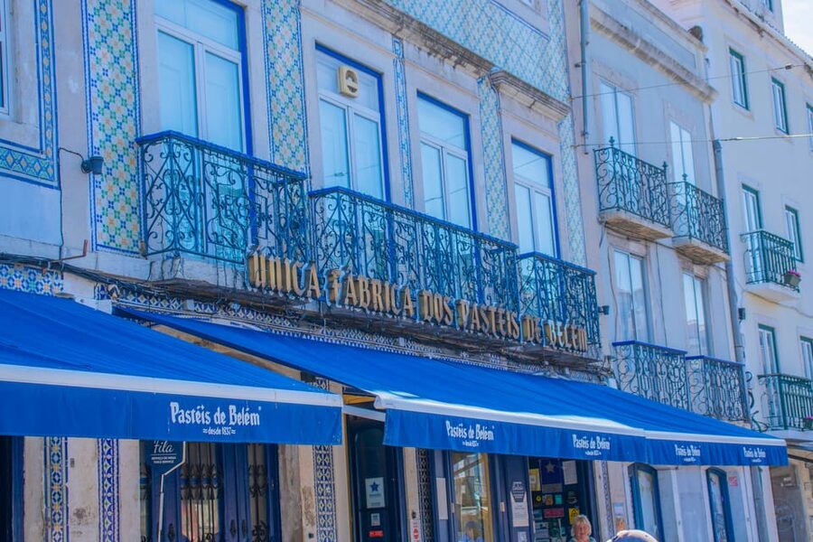 Lisbon: Tuk-Tuk Tour in French or German w/True Local Guide - The Pastéis de Belém stop is more than a snack