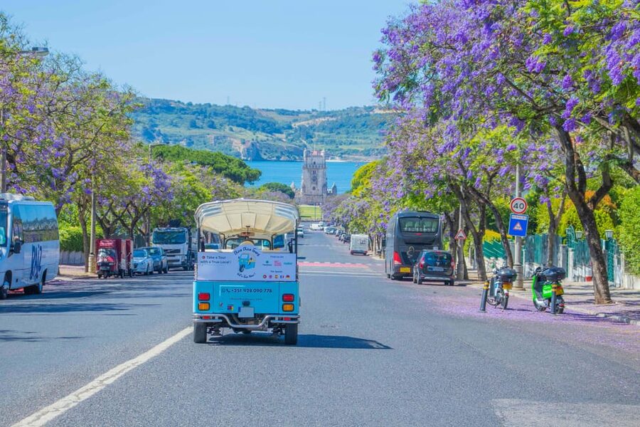 Lisbon: Tuk-Tuk Tour in French or German w/True Local Guide - Optional wine, cheese, and Pata Negra