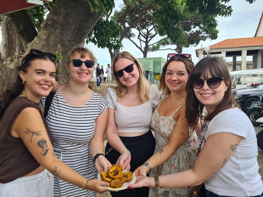 Lisbon: Tuk-Tuk Tour in French or German w/True Local Guide - French and German guiding