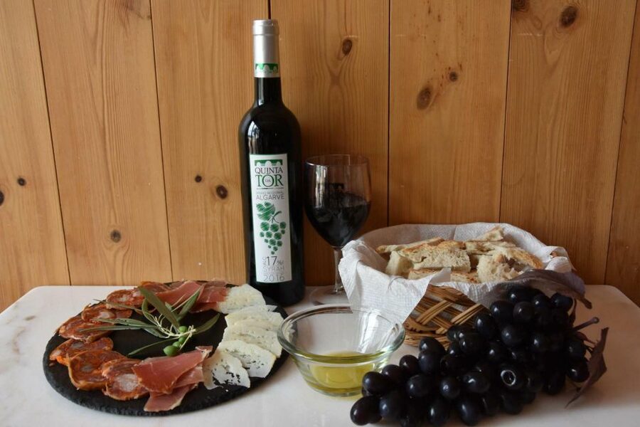 Loulé: Quinta da Tôr Winery Guided Tour and Wine Tasting - Buying bottles and adding food
