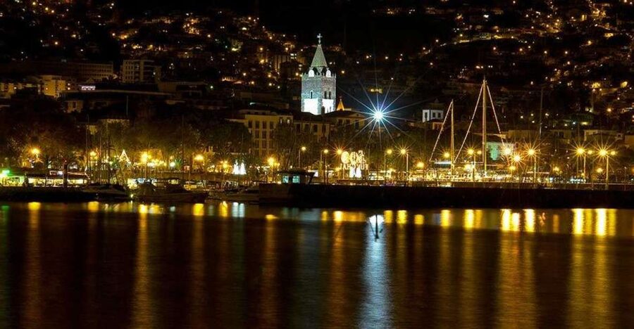 Madeira by Night with Traditional Dinner - A simple way to meet Madeira after dark