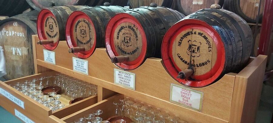 Madeira: Cabo Girao, Jeep Tour Adventure and Wine Tasting - A Madeiran bar and the poncha stop