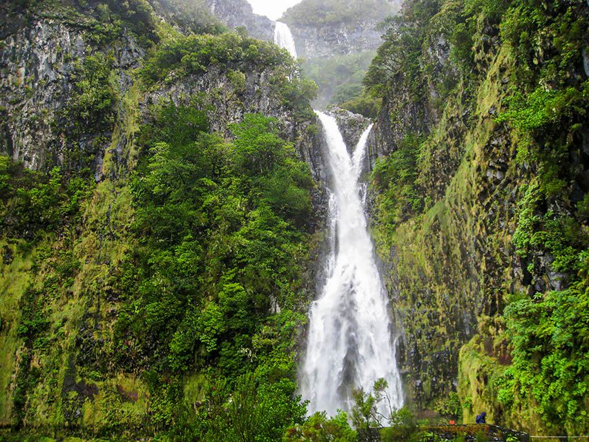 Madeira: Enjoy a Guided Levada Walk in the Rabaçal Valley - Starting downhill beside the levada
