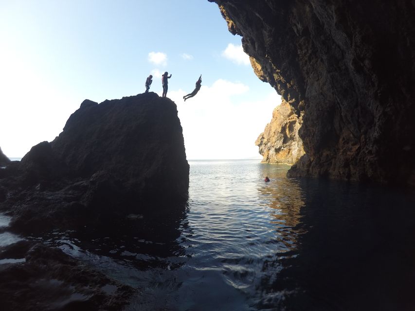 Madeira: Half-Day Coasteering Tour - From hotel pickup to the first swim