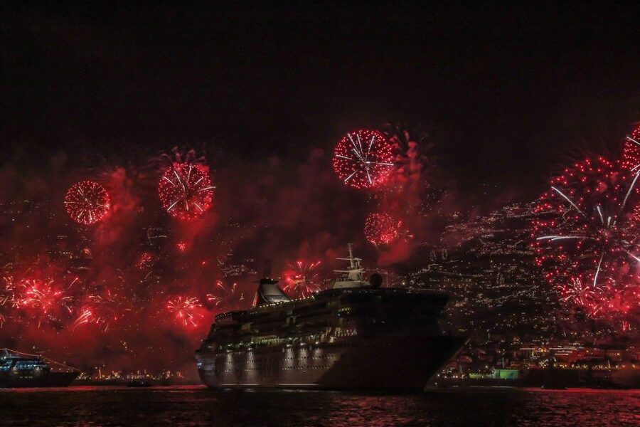 Madeira: New Year's Eve Fireworks by Catamaran - Why the Funchal fireworks are worth seeing from a boat