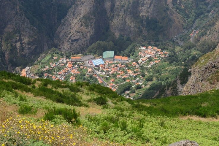 Madeira : Nun's Valleys and Pico Areeiro 4X4 Tour - What the guide adds to the drive