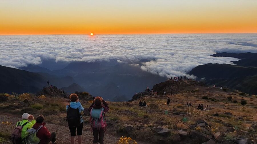 Madeira: Pico do Areeiro Sunrise Tour - A gentle walk on Levada dos Balcões