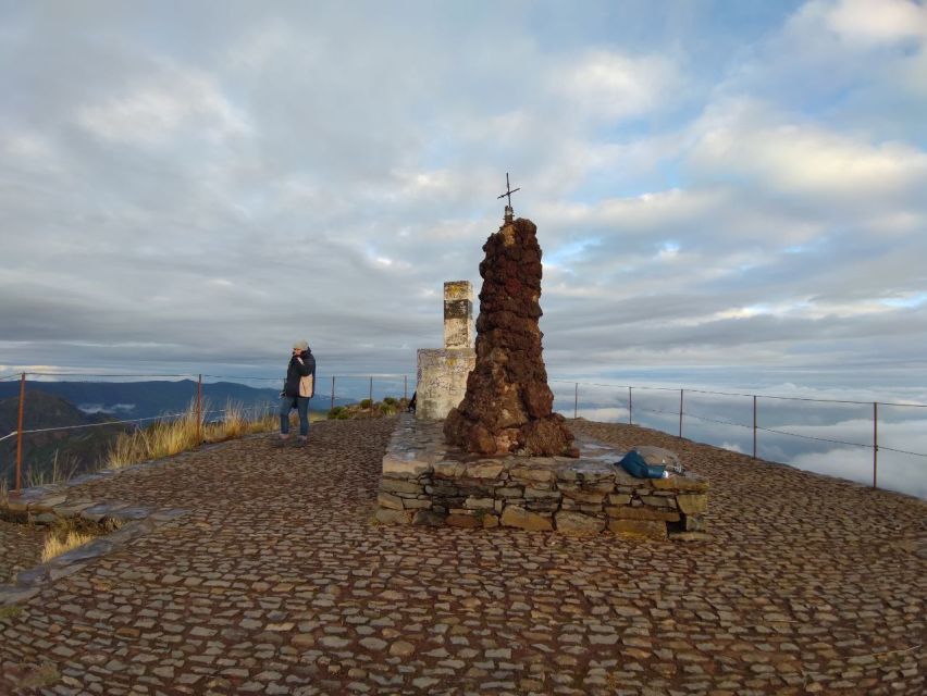Madeira: Pico Ruivo Guided Sunrise Hike with Hotel Pickup - Walking 2.5 kilometers beneath the stars