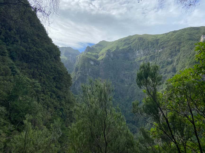Madeira: PR 9 - Levada do Caldeirão Verde Hike Transfer - Caldeirão Verde waterfall is the payoff