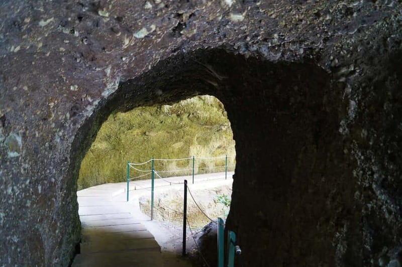 Madeira: Wet your hair in the amazing Levada Nova / Moinhos - Pickup, coffee, and the useful first stop