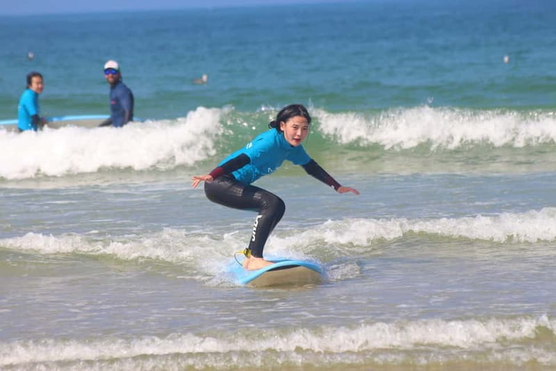 Matosinhos: Surfing Lesson with Equipment - The water session: hands-on help with each wave
