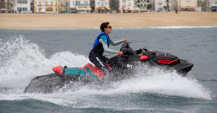 Nazaré: Jet Ski Rental - Learning the controls before you hit the waves