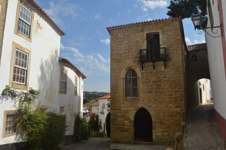 Óbidos: Medieval Tales & Secrets Spots Guided Walking Tour - Saint John the Baptist Church and Óbidos art