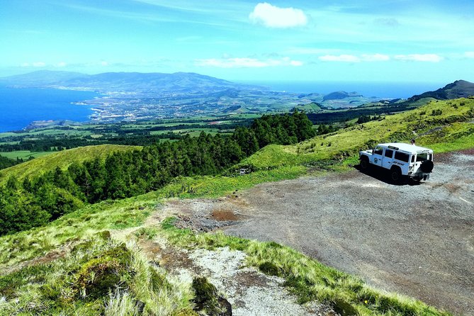 Off the Beaten Track Half Day Sete Cidades Jeep Tour - Seeing the Green and Blue Lakes from the bridge