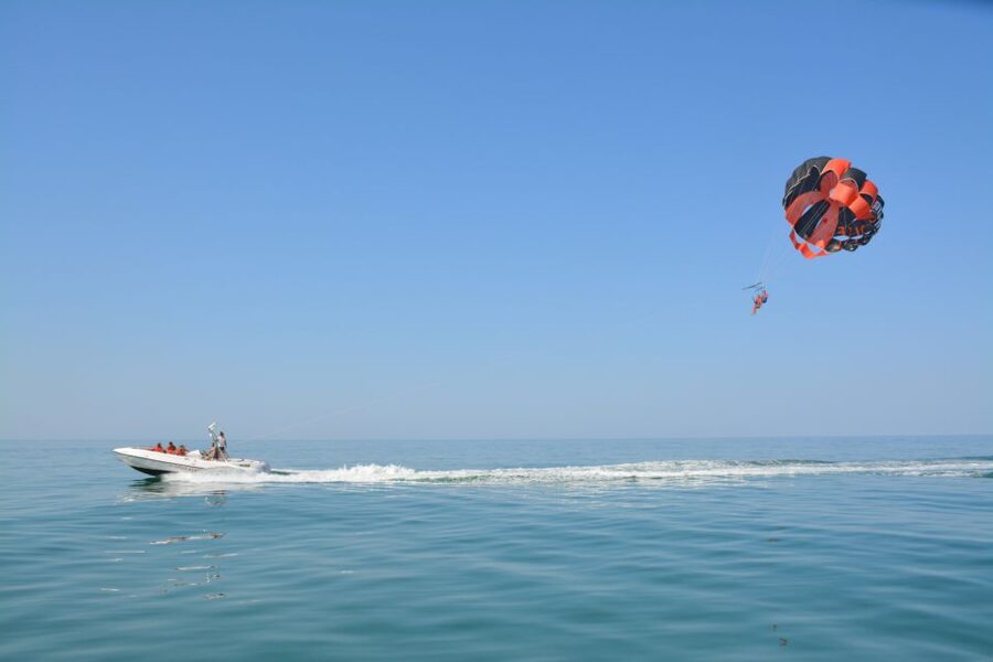 Parasailing Vilamoura - Who should book this parasailing trip?