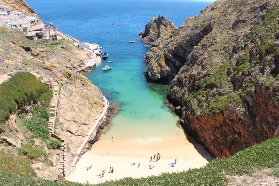 Peniche: Berlenga Island and Cave Tour - Choosing between the catamaran and fast boat