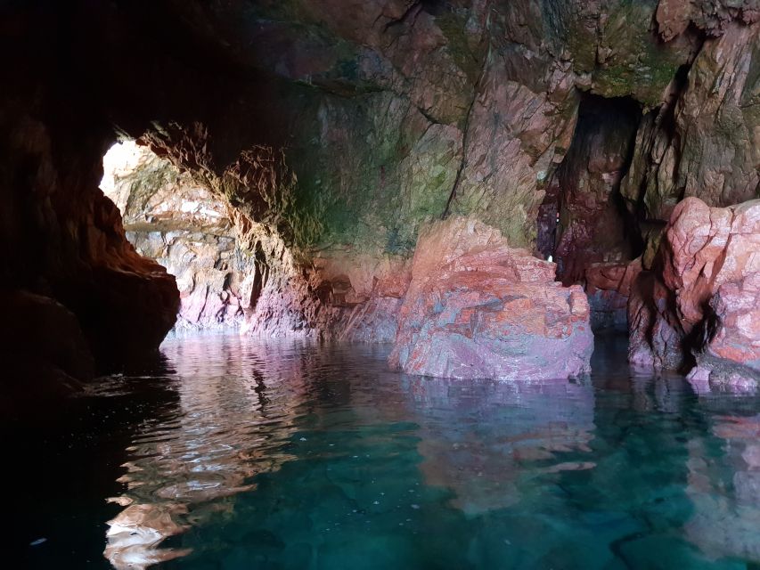 Peniche: Berlengas Roundtrip and Glass-Bottom Boat Cave Tour - Crossing from Peniche to the Berlengas