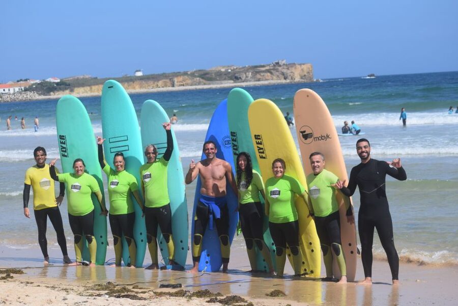 Peniche: Surfing Lessons for all surf levels - The beginner lesson: from board position to first wave