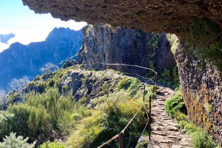 Pico Do Arieiro Pico Ruivo Sunrise or Morning Hike Transfers - What to pack for changing mountain weather