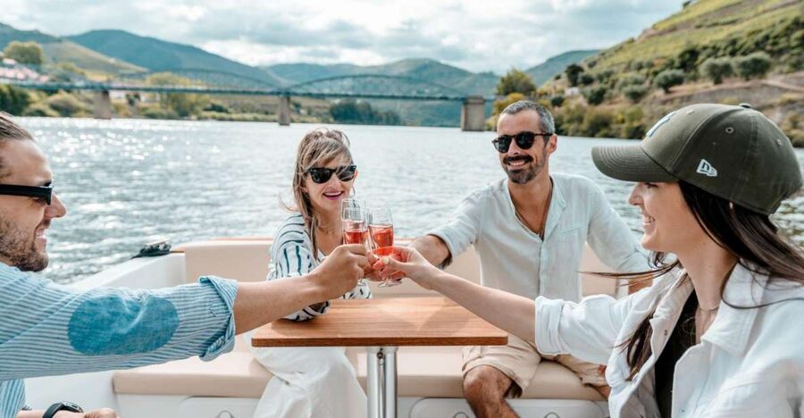 Pinhão: Douro River Solar Boat Tour with Wine Tasting - What the one-hour schedule feels like