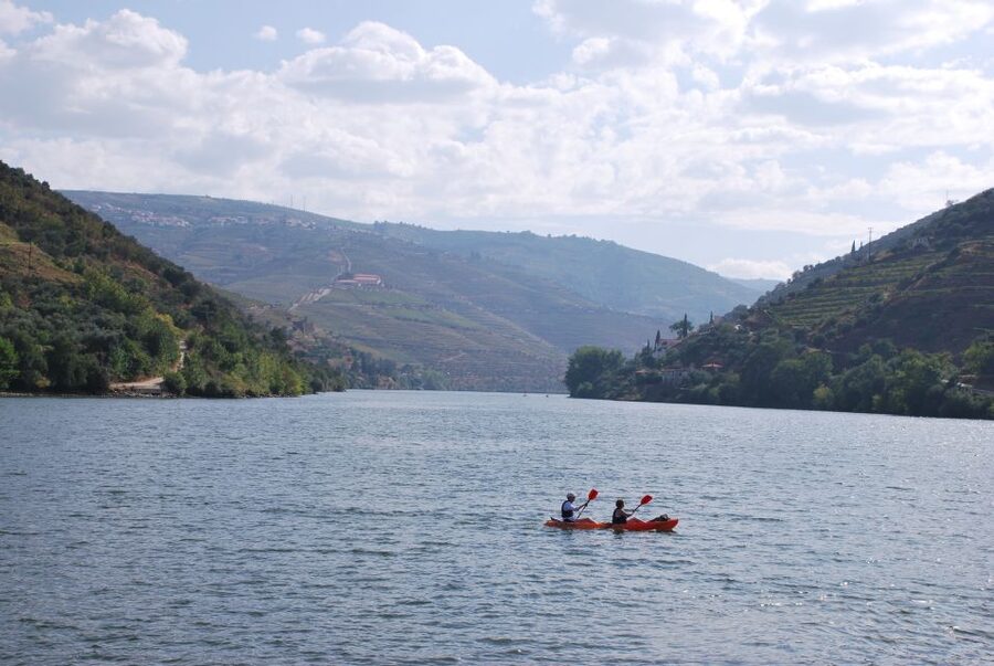 Pinhão: Douro Valley Rabelo Boat Tour and Kayak Experience - The quiet side of the Douro Valley