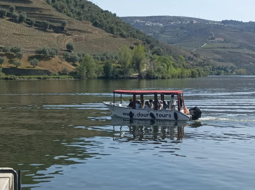 Pinhão: Douro Valley with Wine Tasting, Boat Trip and Lunch - Pinhão railway station and its blue-and-white story