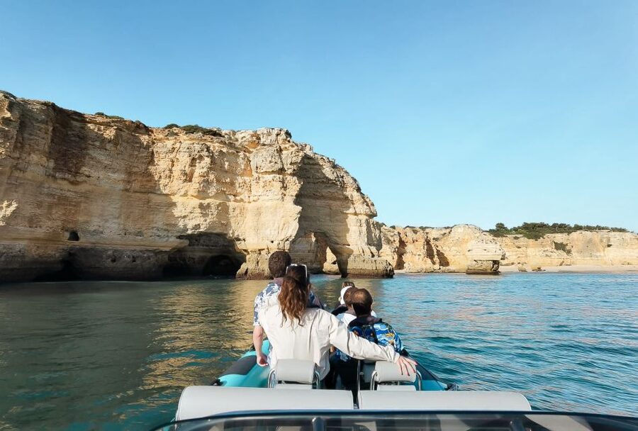 Portimão: Benagil Cave and Praia de Marinha Boat Tour - Guides, languages, and the feel onboard