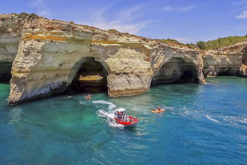 Portimão: Benagil Caves Speed Boat Tour with Sunset Option - Guides, languages, and the group atmosphere