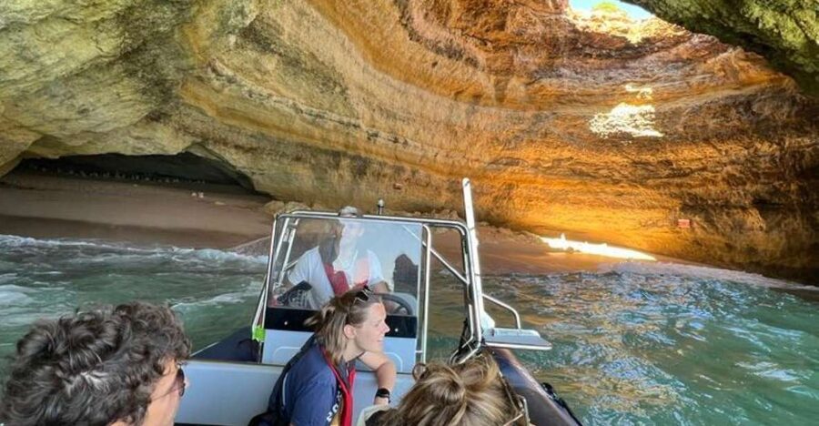 Portimao: Boat trip to the Benagil Cave - Praia dos Caneiros and the golden coast