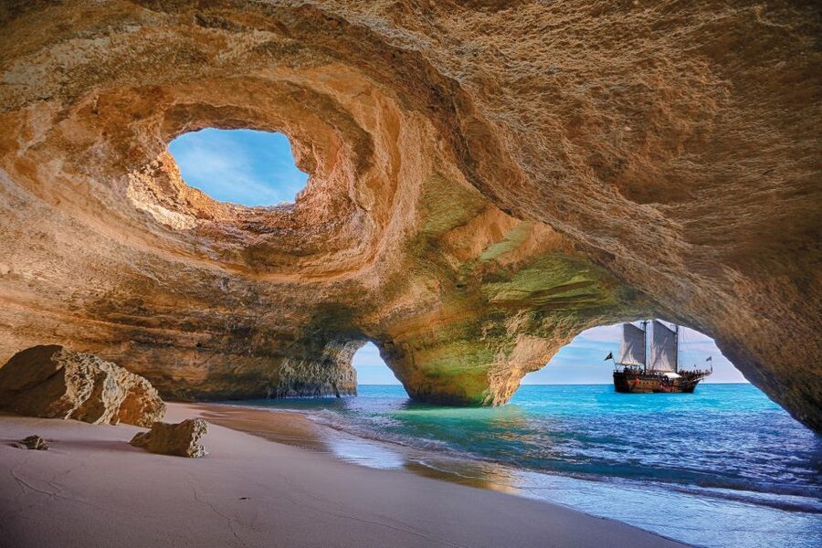 Portimão: Pirate Ship Cave Cruise - From Vasco da Gama pier to the open Atlantic