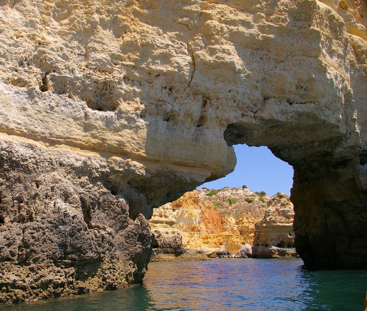 Portimão: Pirate Ship Cave Cruise - Alfanzina Lighthouse and the wooden dinghies