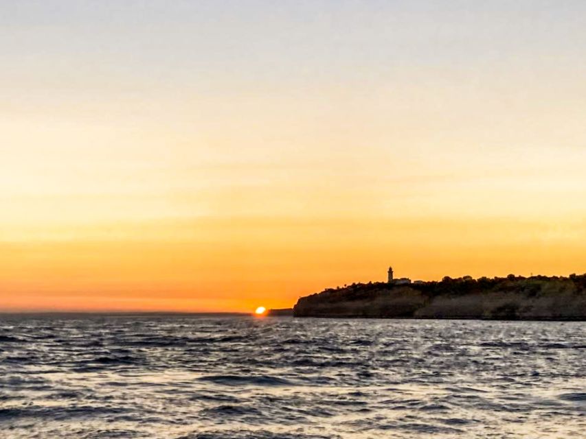 Portimão: Sunset Cruise to Benagil Cave - Seating, comfort, and sea conditions