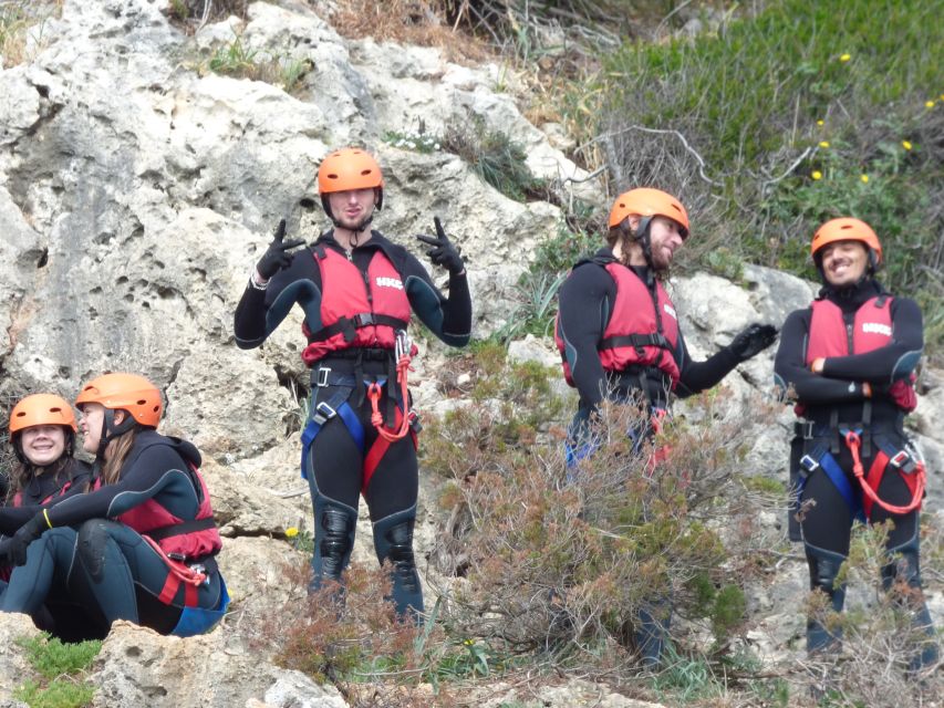 Portinho da Arrábida: Coasteering Boat Tour - Climbing the cliffs and crossing the 50-meter handrail