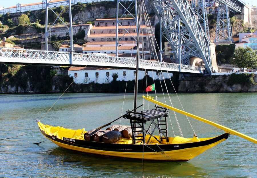 Porto: 3-Hour Walking City Tour & Lello Bookstore Visit - Porto Cathedral and the old city