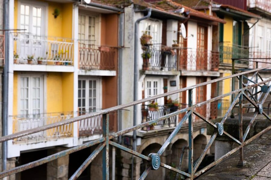 Porto: An Intimate Fado Show in a Historical Tavern - Port wine and the one-hour format