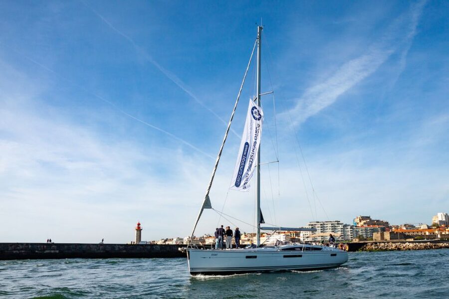 Porto: Daytime or Sunset Douro River Sightseeing Cruise - Sailing past Arrábida Bridge and Alfândega