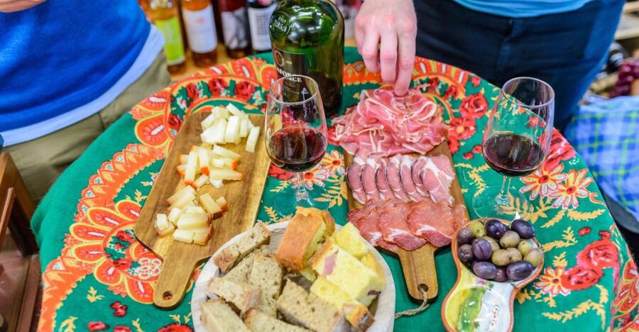 Porto: Delicious Food and Wine Walking Tour - The guides make the difference