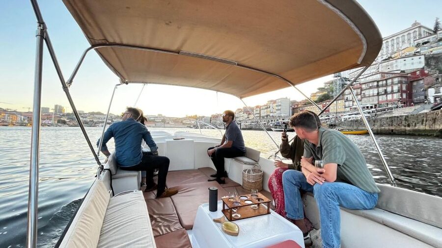 Porto: Douro River Boat Cruise with Port Wine Tasting - Dom Luís Bridge and the classic Porto view