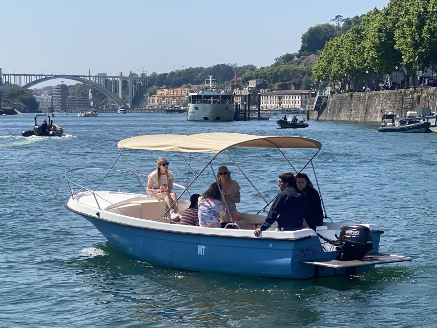 Porto: Douro River Boat Cruise with Port Wine Tasting - Three wines, Port, and the snack pairings