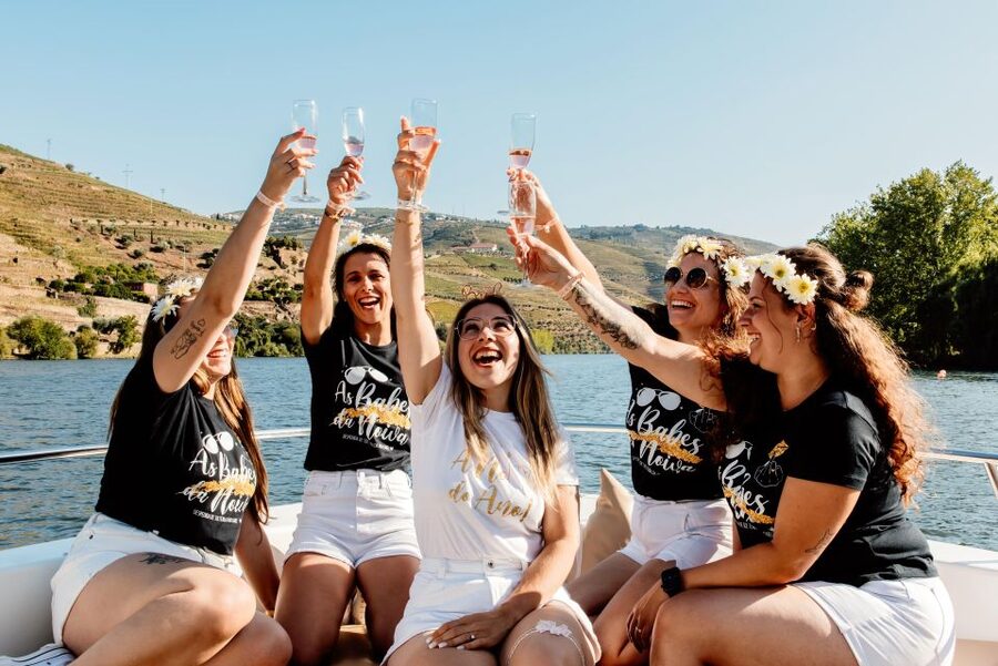 Porto: Douro Valley Full-Day Boat, Train, and Lunch Tour - Lunch in the Douro countryside