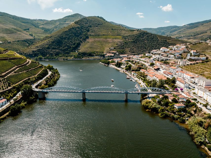 Porto: Douro Valley Full-Day Boat, Train, and Lunch Tour - A short train ride with big views