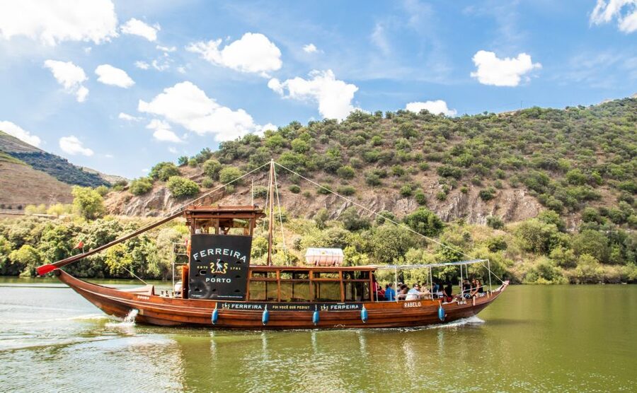 Porto: Douro Valley History & Wine Tour with Cruise & Lunch - Visiting a Port estate near Pinhão