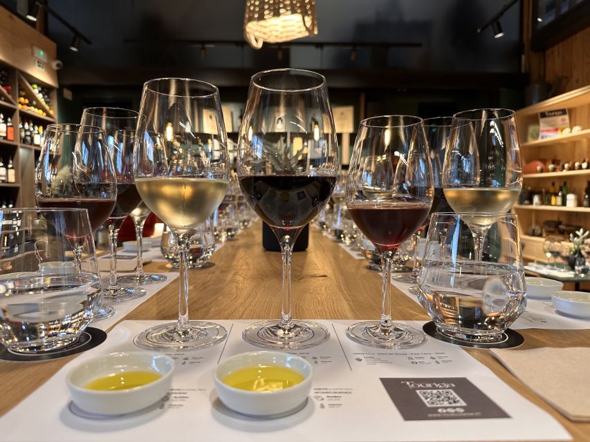 Porto: Douro Valley Tour with Wine Tasting, Cruise and Lunch - The second tasting adds variety, but some information repeats