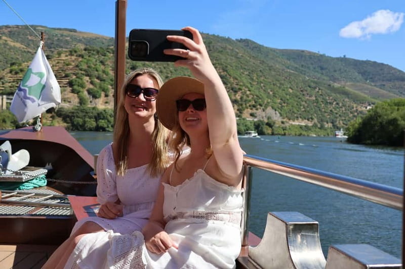 Porto: Douro Valley with Small Wineries, Lunch and Boat Tour - First winery: tasting with a local touch