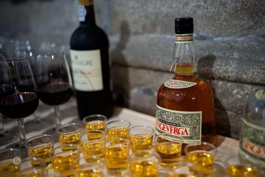 “Porto: Fado Show with Guided Tour in a Historic Monastery” - Who should book this experience?