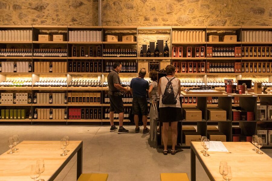 Porto: Guided Tour and Tasting of 3 Port Wines at Poças - Who will enjoy this tour most