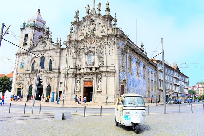 Porto Guided Tour to the Historical Center on a Tuk Tuk - From historic institutions to the Douro