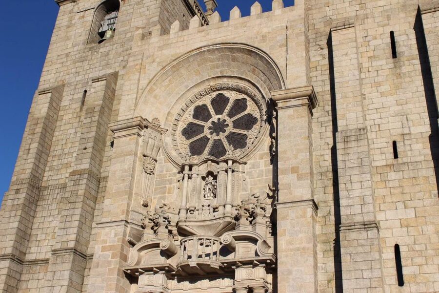 Porto: Guided Walking Tour and Lello Bookshop - Rabelo boats and the Douro connection