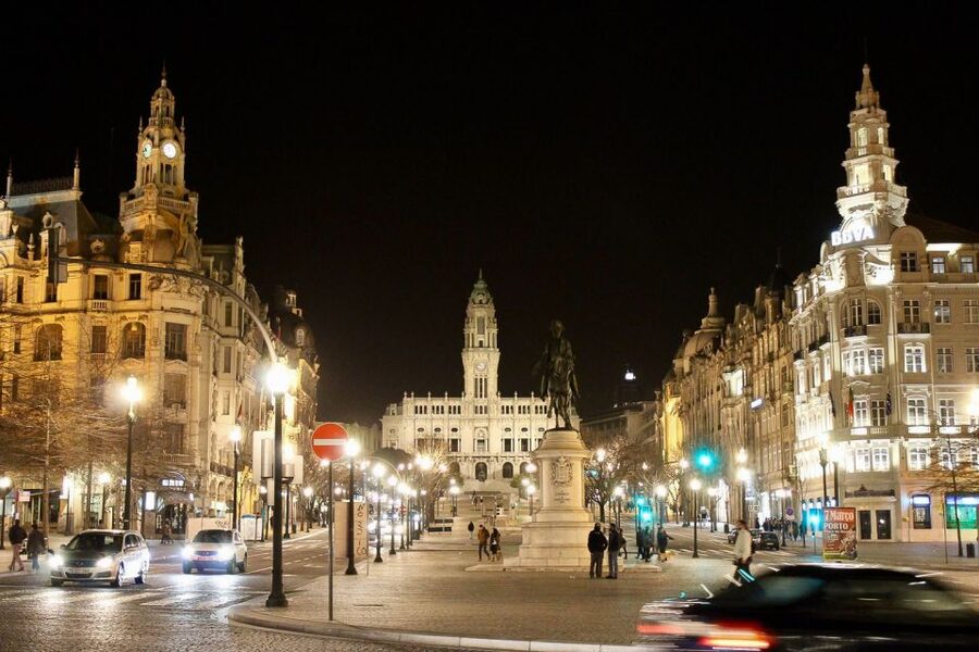 Porto: Guided Walking Tour and Lello Bookshop - São Bento Station and its tile stories